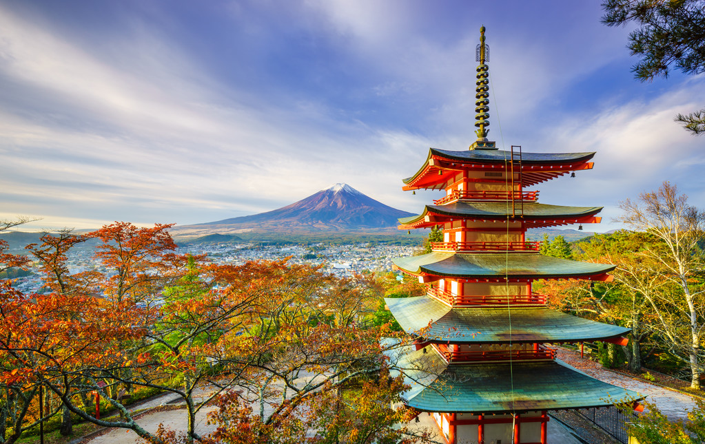 与 Chureito Pagoda 在日出，吉田，日本富士山