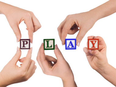 手和孤立白色上的文字游戲圖片