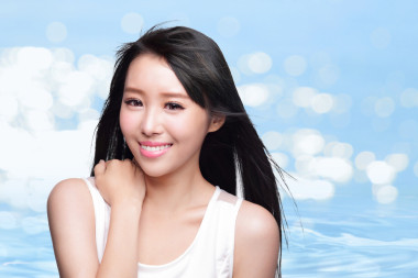 美麗的女人的臉和長長的頭發(fā)