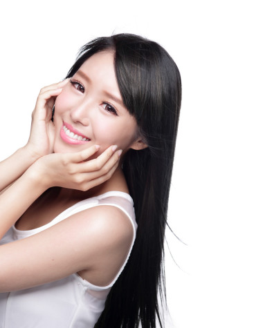 美麗的女人的微笑的臉和長長的頭發(fā)