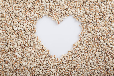 薏米與心形狀的空間圖片