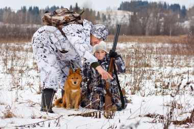猎人的动物痕迹显示他的儿子图片