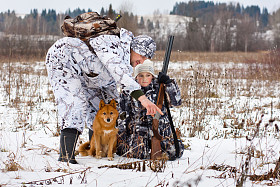 猎人的动物痕迹显示他的儿子图片