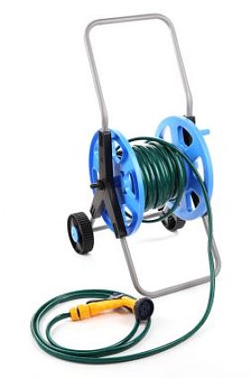 花园在轮子上的软管