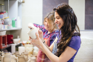 陶器藝術(shù)家繪畫圖片