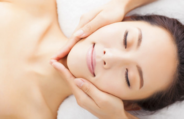 spa 美容的女人的臉的按摩