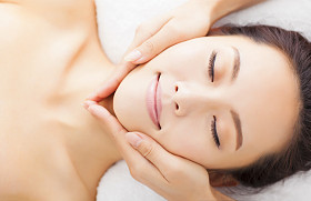 spa 美容的女人的脸的按摩