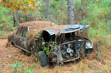 被遺棄的廢車