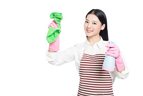 清洗白色衬底上的年轻女子图片