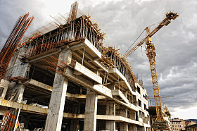 与起重机和建筑施工现场