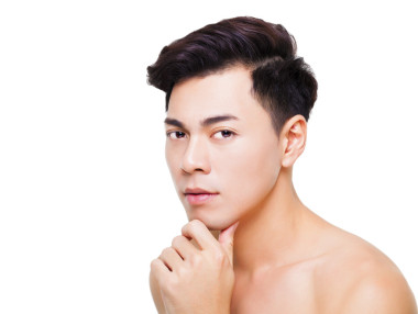 特寫鏡頭迷人的年輕男人臉 