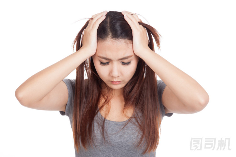郁悶?zāi)贻p亞裔女子圖片