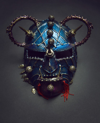 金屬的武士面具