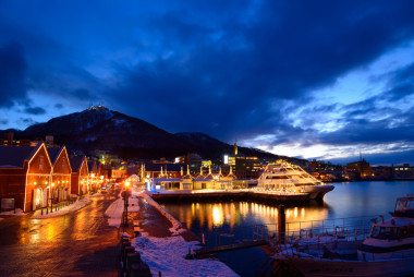 金衛(wèi)紅磚倉庫在暮色中在北海道函館