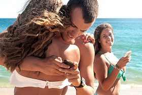 海滩上的背叛图片