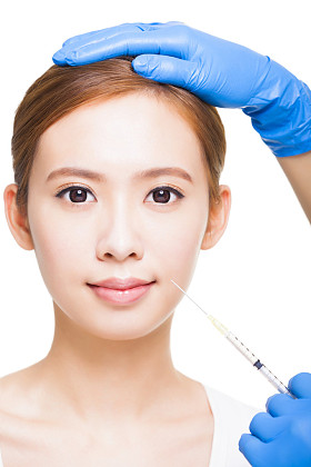 美丽的女人获取 injection.medical 美概念