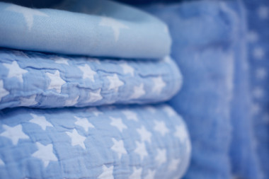 枕頭和毯子上展示圖片