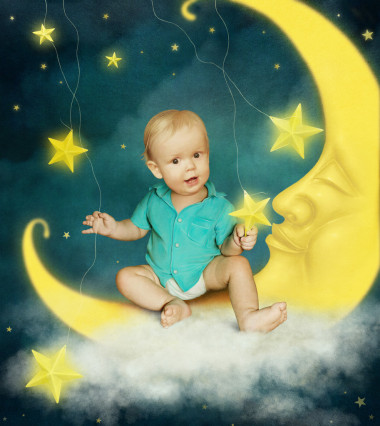 月亮和寶貝男孩圖片