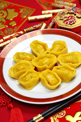 自制中国金元宝饺子，春天节日食