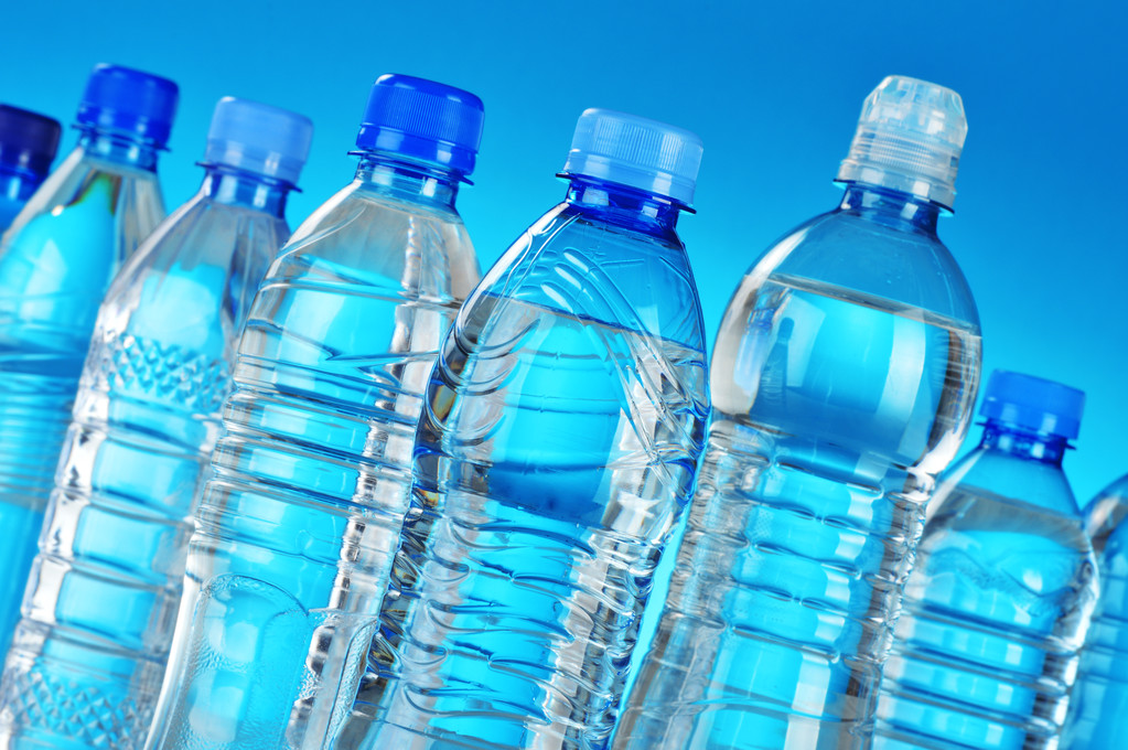 组成各种塑料瓶矿泉水图片