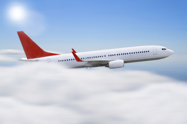 飛機(jī)飛上了云端