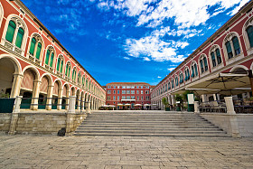 在斯普利特市 Prokurative 广场