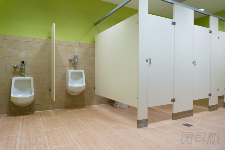 公共廁所的小便池圖片