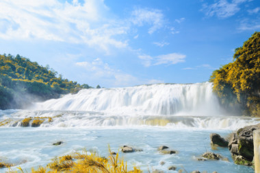 貴陽市在中國南方美麗的瀑布圖片