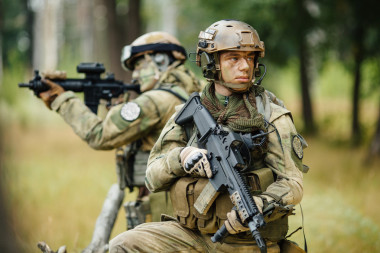 團(tuán)隊(duì)的士兵是偵察照片