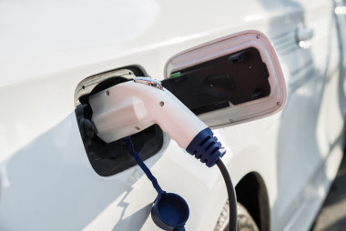 充電的電動(dòng)汽車圖片