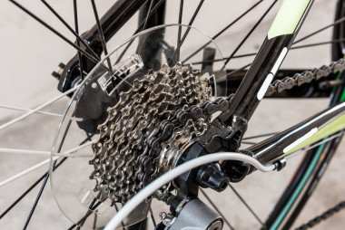 在后輪上的自行車齒輪機制