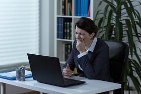 累了的女商人图片