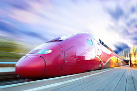 高速列车与户外运动模糊