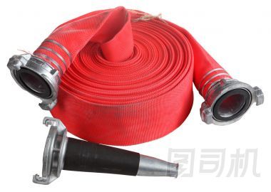 火紅色軟管卷繞輥輥，與耦合器和噴嘴