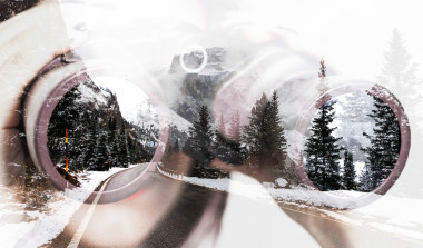 二次曝光的双筒望远镜和冬季景