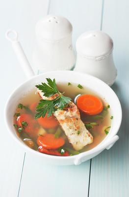 鱈魚(yú)魚(yú)牛排海鮮湯圖片