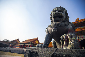 龙雕像