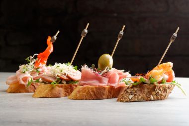 在硬面包上的小吃图片 在硬面包上的小吃图片