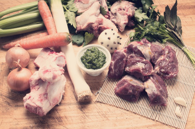 肉湯用綠色醬白衣色調顏色在我的成分