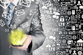 商人发送电子邮件图片