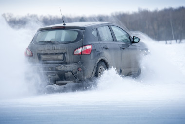 汽車漂移噴雪