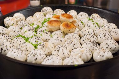 上海風(fēng)格煎的豬肉包子，上海中國(guó)