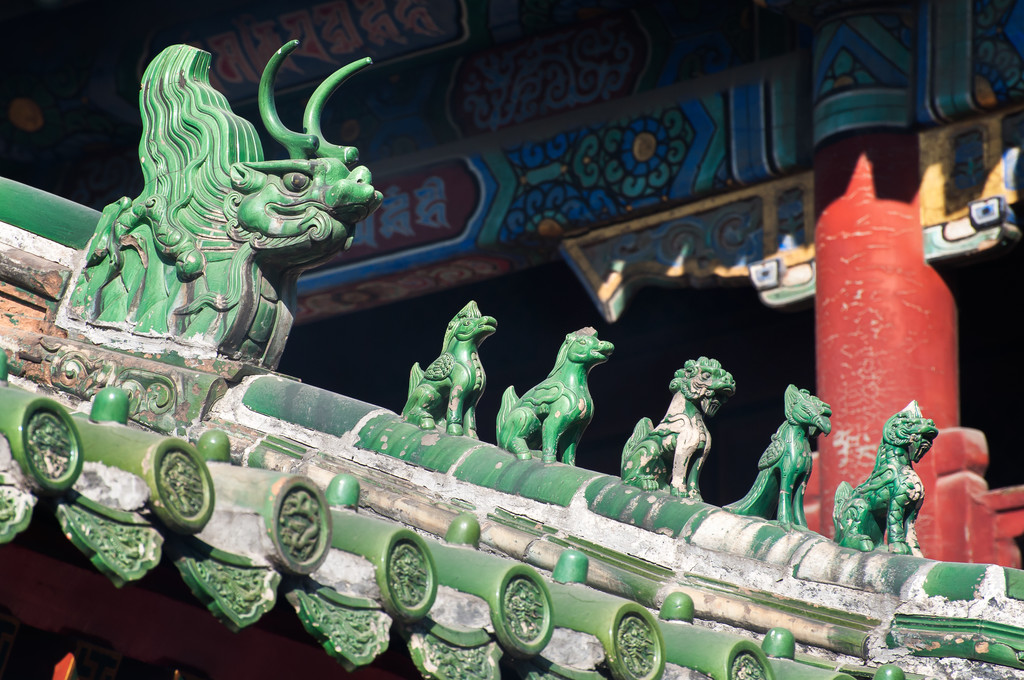 中国传统屋顶监护人在喇嘛庙，北京