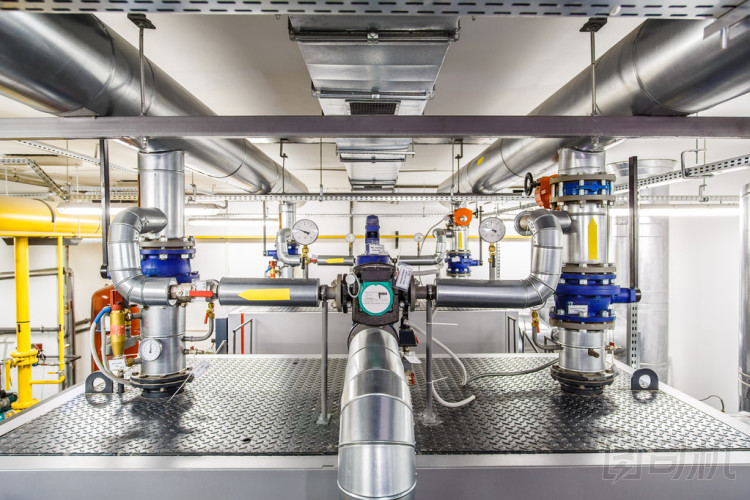 技術(shù)工業(yè)鍋爐機組與管道和泵