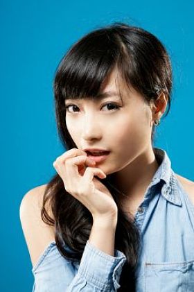 有吸引力的年轻女孩