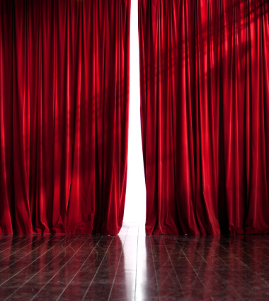劇院紅幕開幕圖片