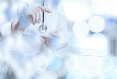 二次曝光的成功智能醫(yī)療醫(yī)生與 abs 工作