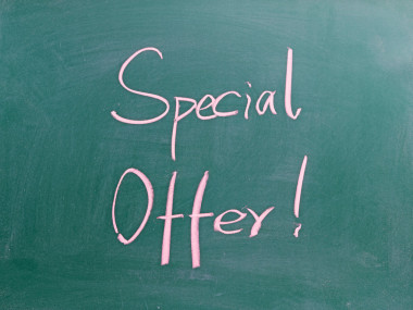 黑板上的特价商品标志