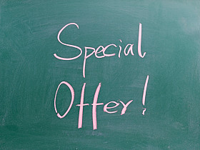 黑板上的特价商品标志