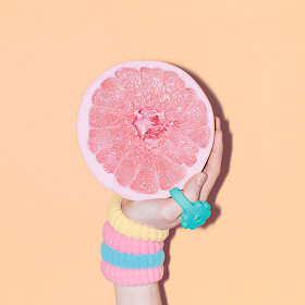 手和葡萄柚，香草的配件，时尚的款式、 最小